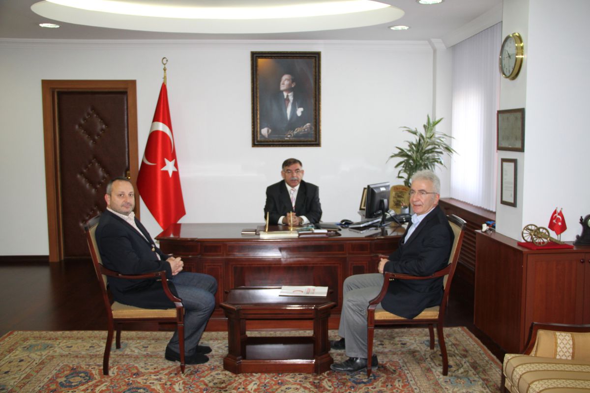 Kızılay\'dan Vali Adnan Yılmaz\'a Ziyaret