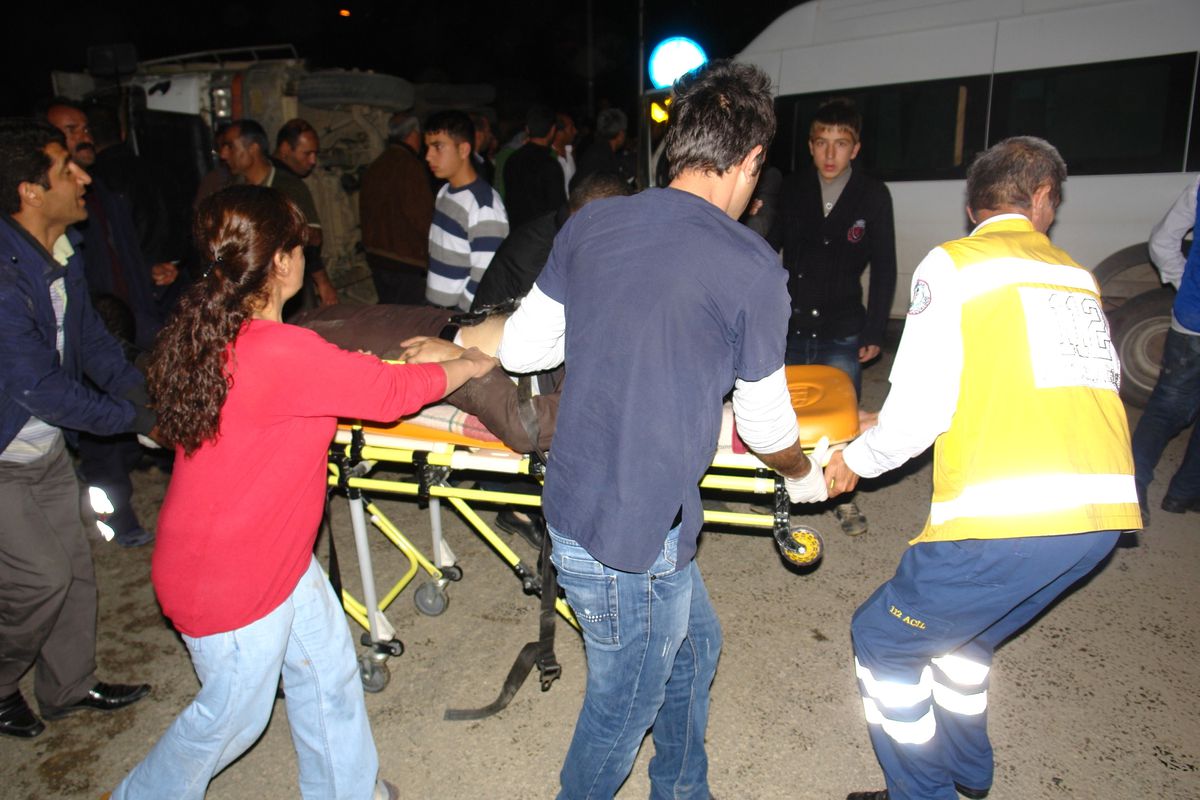 Yüksekova\'da Trafik Kazası, 4 Yaralı
