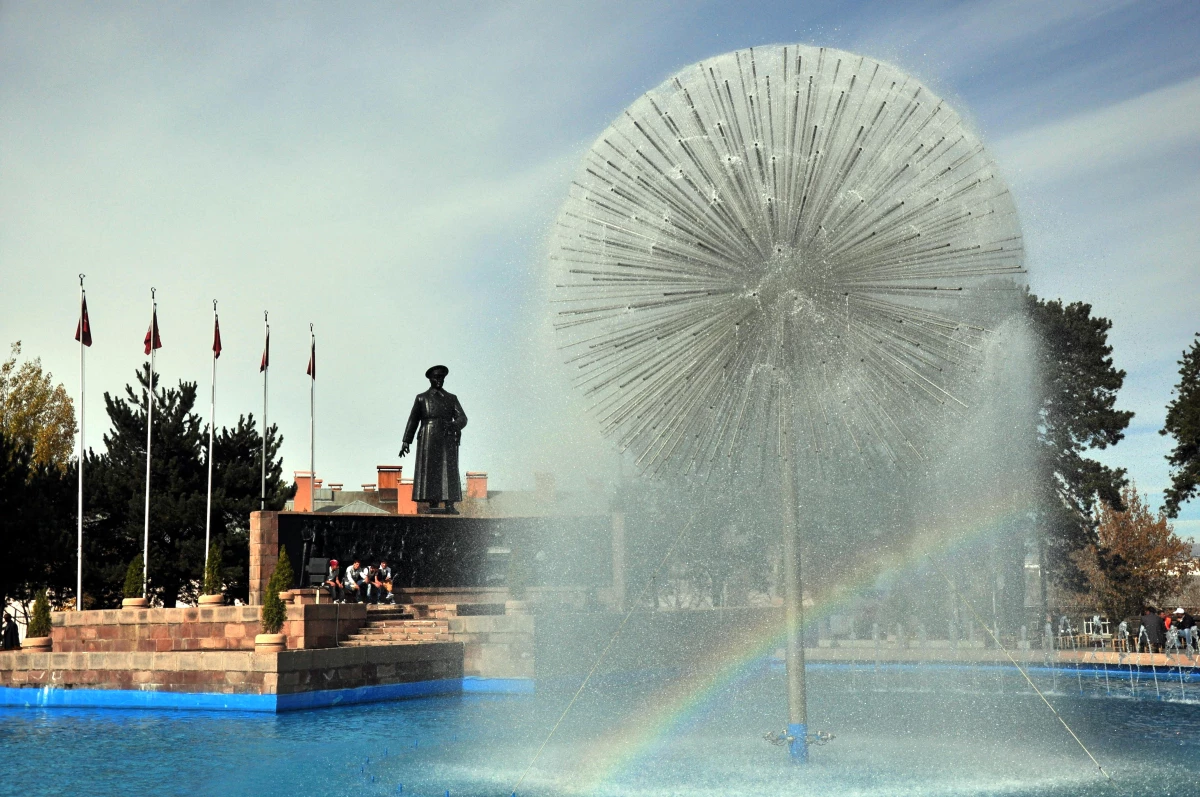 Atatürk Anıtının Bulunduğu Havuz Başı Bakımdan Geçti