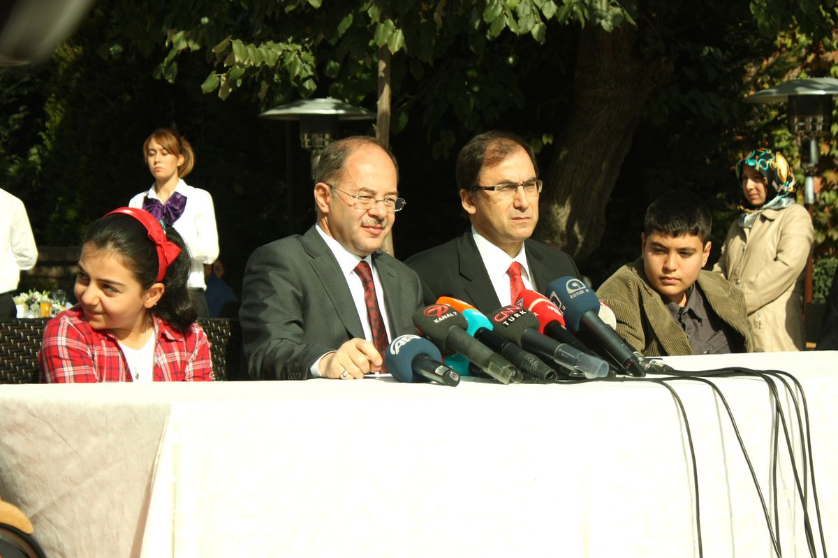 Bakan Akdağ\'dan Lösemili Çocuklara Müjde
