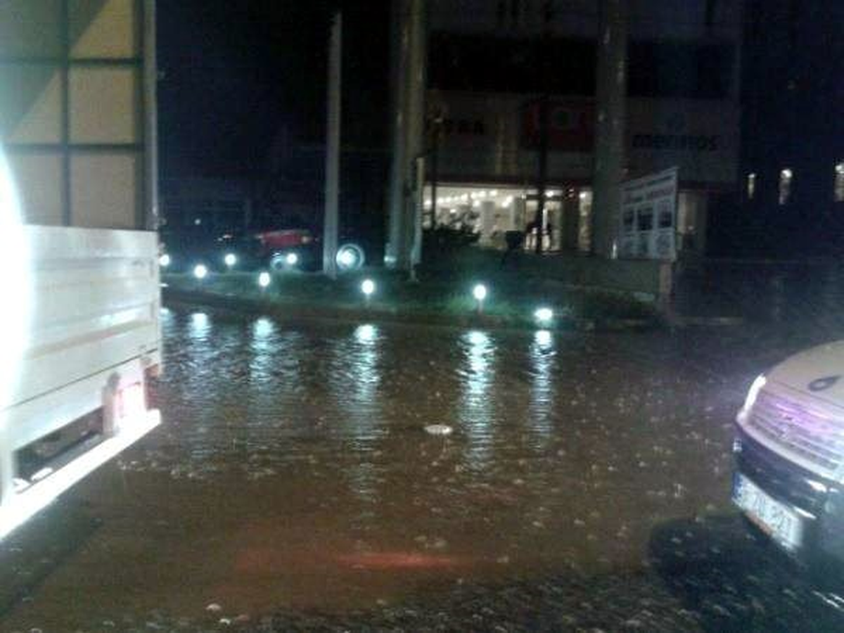 Balıkesir\'in Edremit İlçesinde Sel