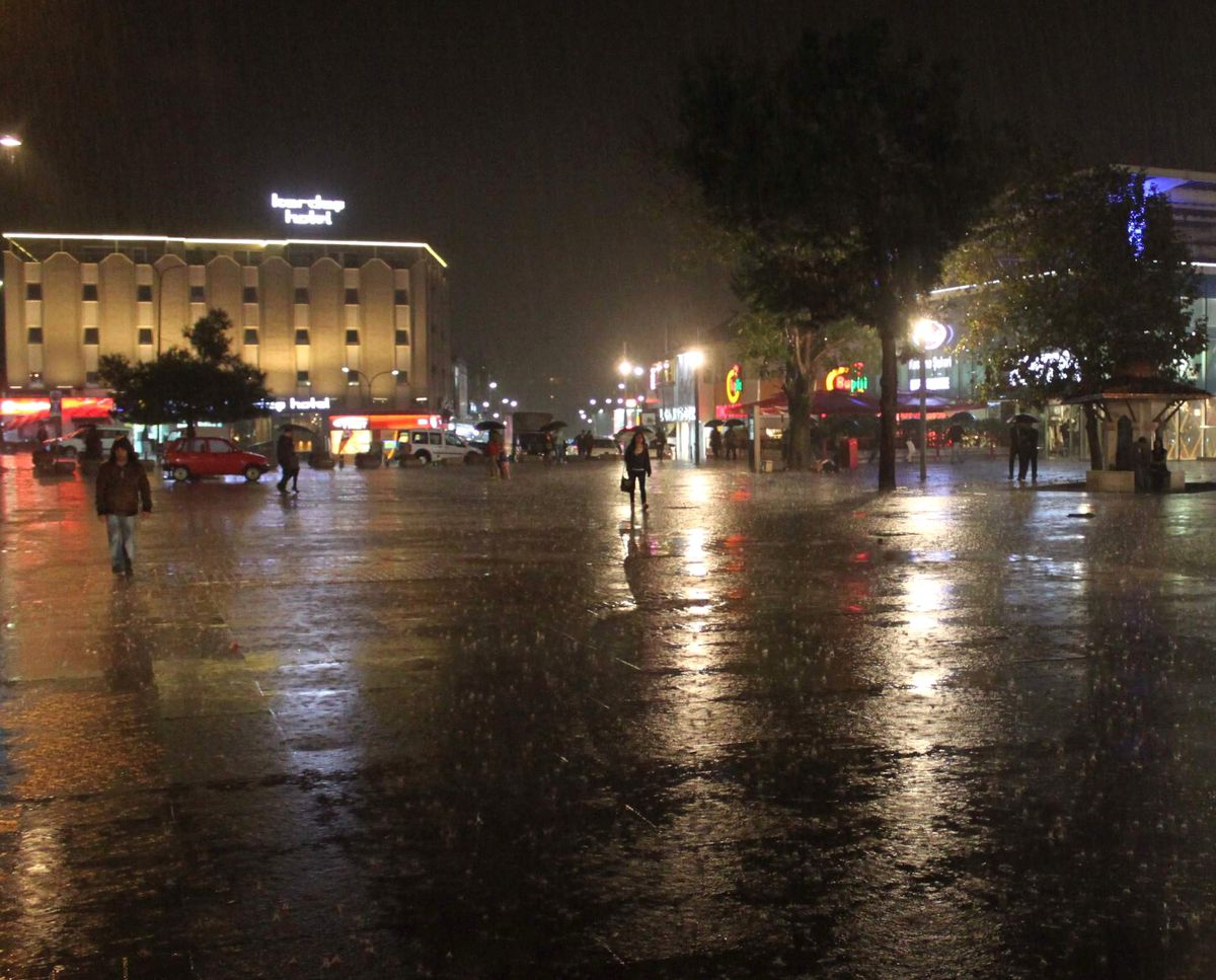 Bursa\'da Sağanak Yağış Hayatı Olumsuz Etkiledi