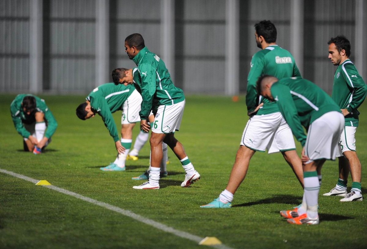 Bursaspor Yağmur Altında Çalıştı