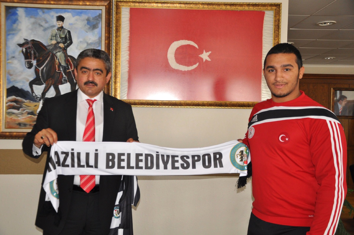 Dünya Şampiyonu Muyan, Başkan Alıcık\'ı Ziyaret Etti