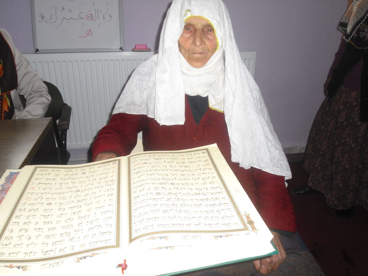 Hano Nine 90 Yaşından Sonra Kur\'an-I Kerim Öğrendi