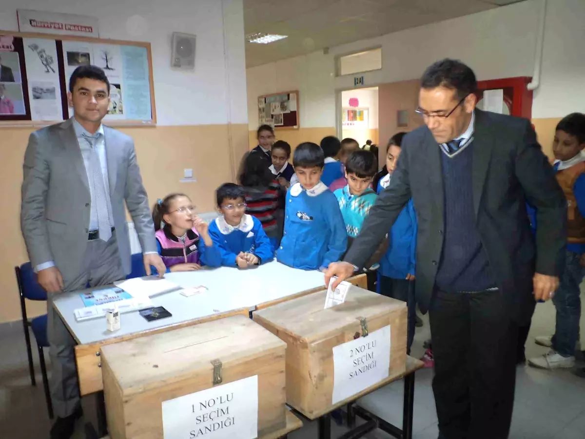 Hürriyet İlköğretim Okulu\'nda Seçim Heyecanı