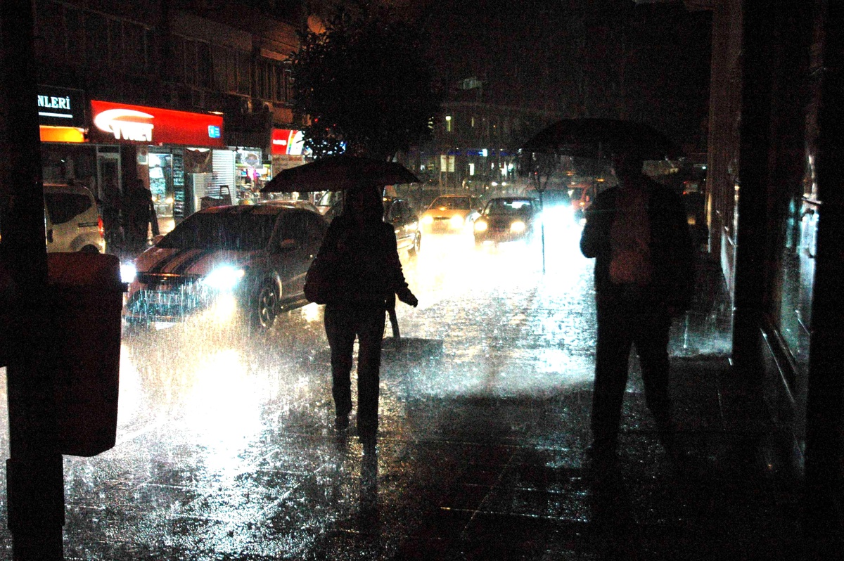 İstanbul İçin 16.00-20.00 Arası Kuvvetli Yağış Uyarısı