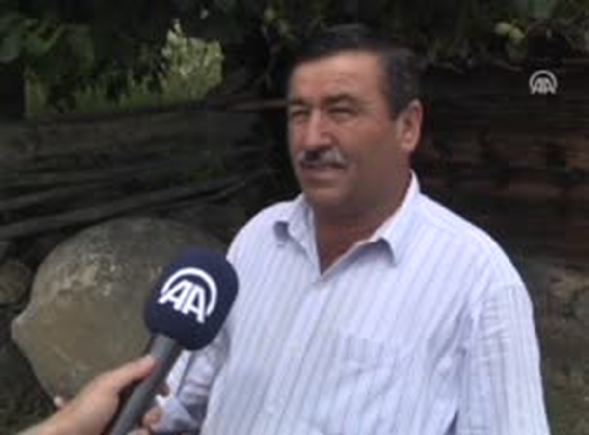 Köy Muhtarına Taş Zimmetlendi