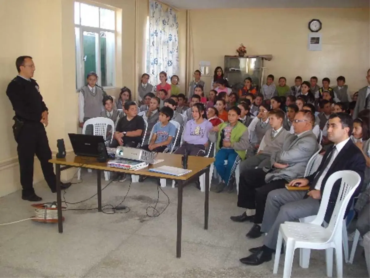 Öğrencilere, Yaya ve Trafik Eğitimi Konulu Seminer Verildi