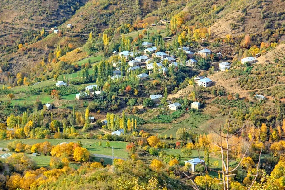 Şemdinli\'de Sonbahar Güzelliği