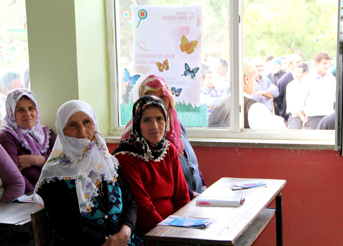 Teknelerle Barajı Aştılar, Kadınlara Ulaştılar