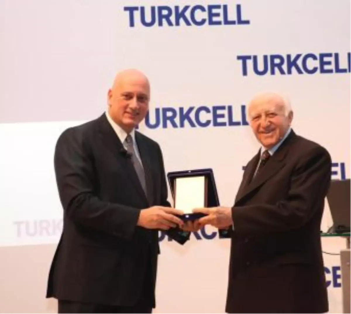 Turkcell\'den Türkiye\'ye 230 Milyon TL\'lik Teşekkür