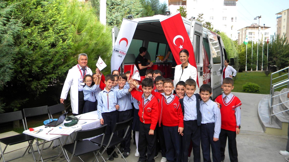 Ülkem Koleji\'nde Kızılay Haftası Kutlamaları