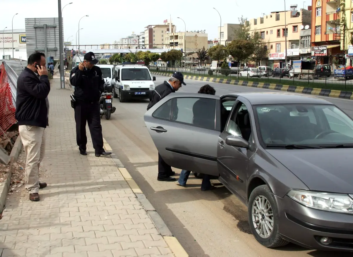 Yol Kenarında Unutulan Çanta, Polisi Alarma Geçirdi