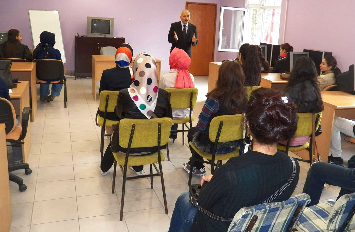 Agm\'de Ücretsiz Kurslar Başladı