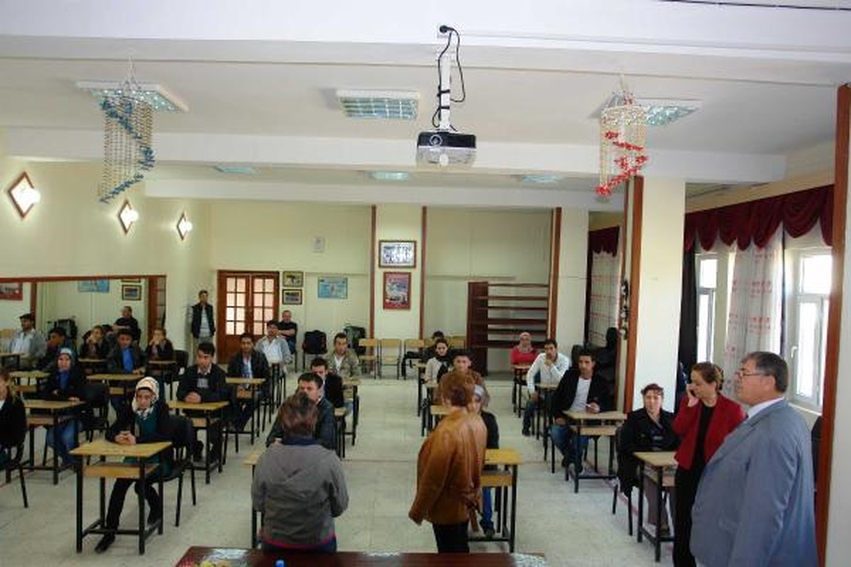 Almanyadaki Eşlerine Kavuşmak İçin Dil Öğreniyorlar