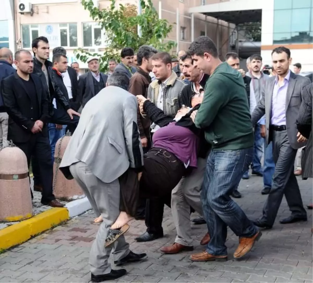 / Bağcılar\'da Baba Dehşeti: 6 Ölü, 4 Ağır Yaralı