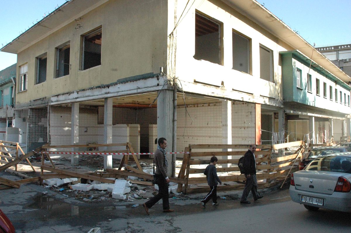 Balıkesir Hal Binasında Yıkım Başladı