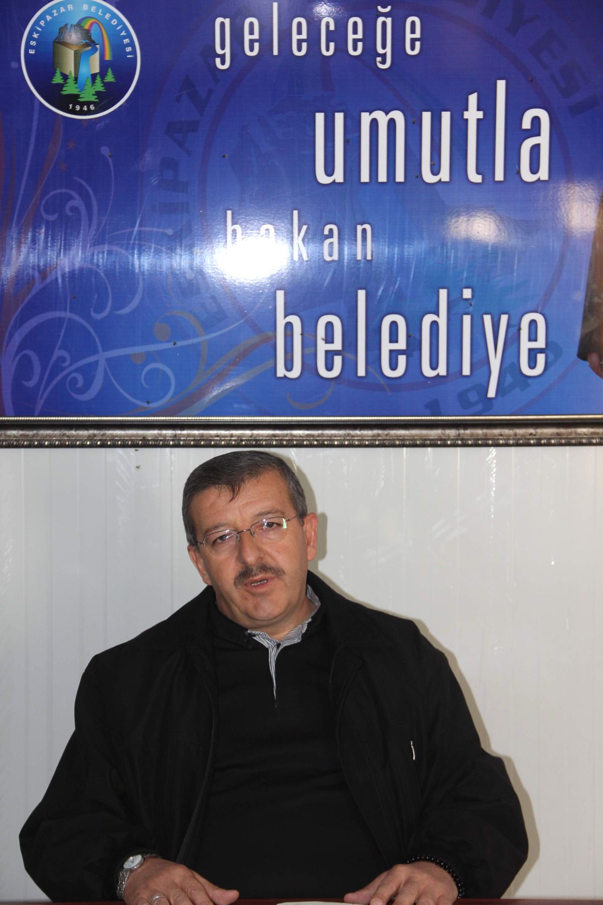 Belediye Başkanı Makamını Konteynere Taşıyarak Mahalleleri Geziyor