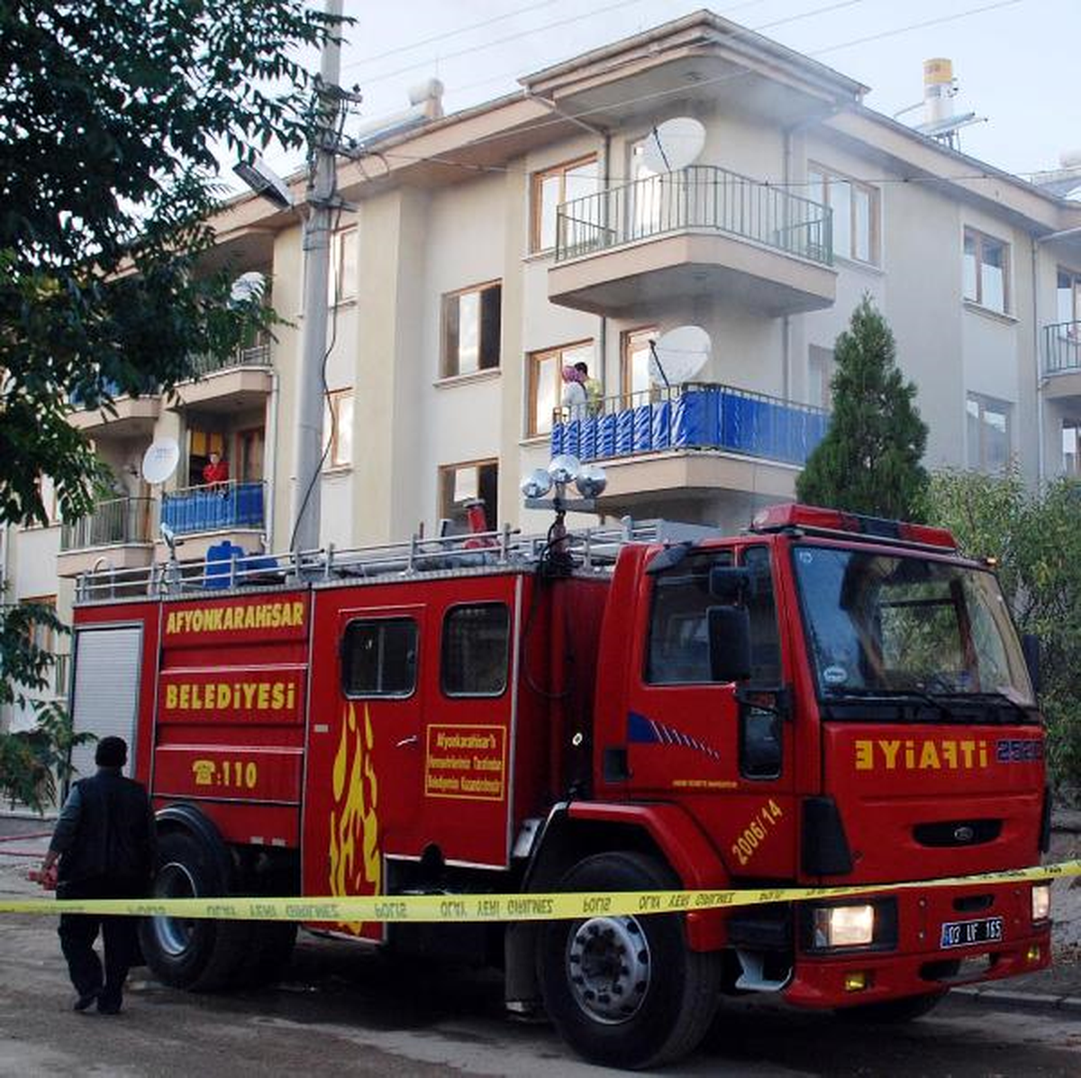 Bodrum Katta Yangın Çıktı, 7 Kişi Dumandan Etkilendi