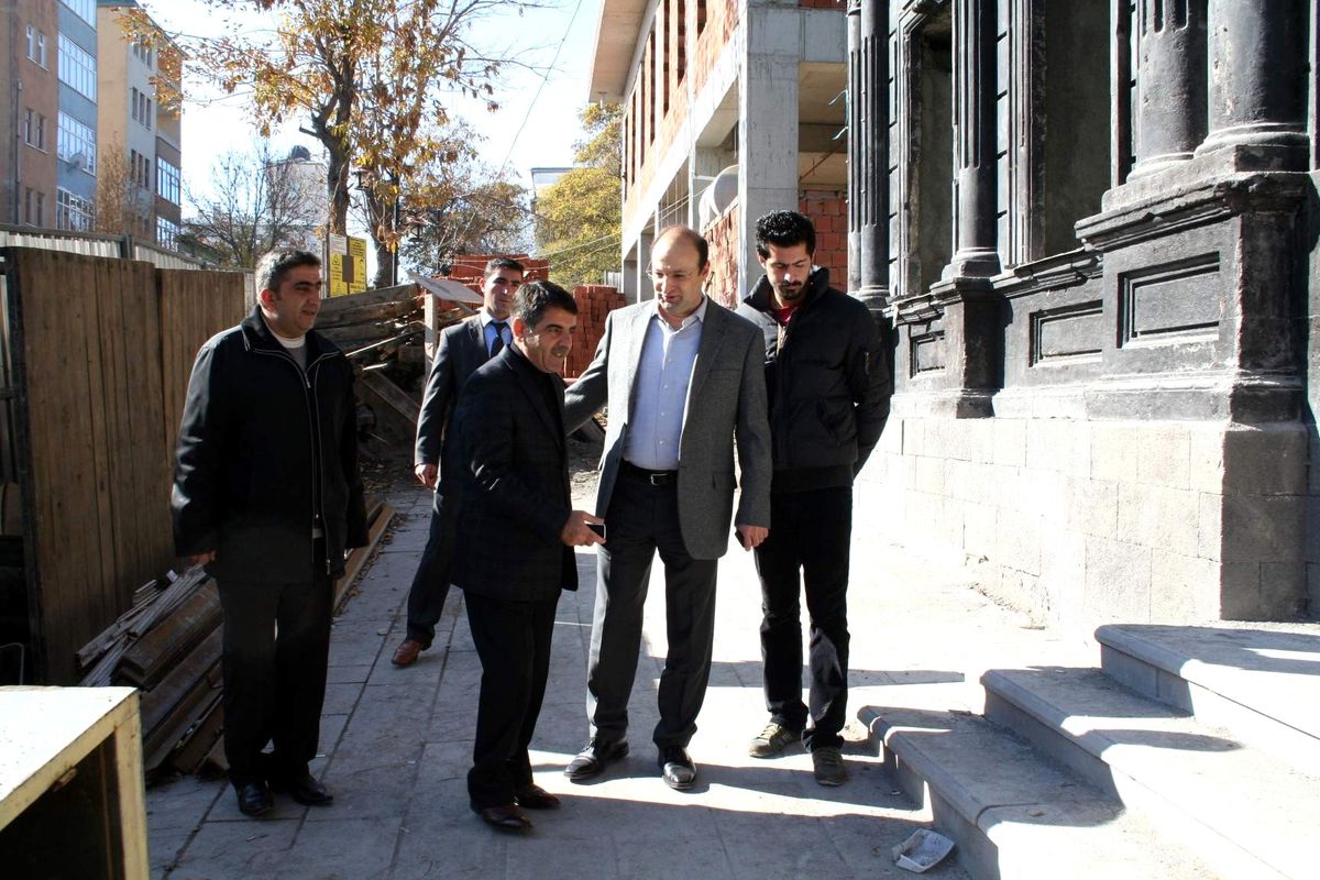 Çevre ve Şehircilik Bakanlığı Müsteşar Yardımcısı Kaptan, Kars\'ta Ziyaretlerde Bulundu