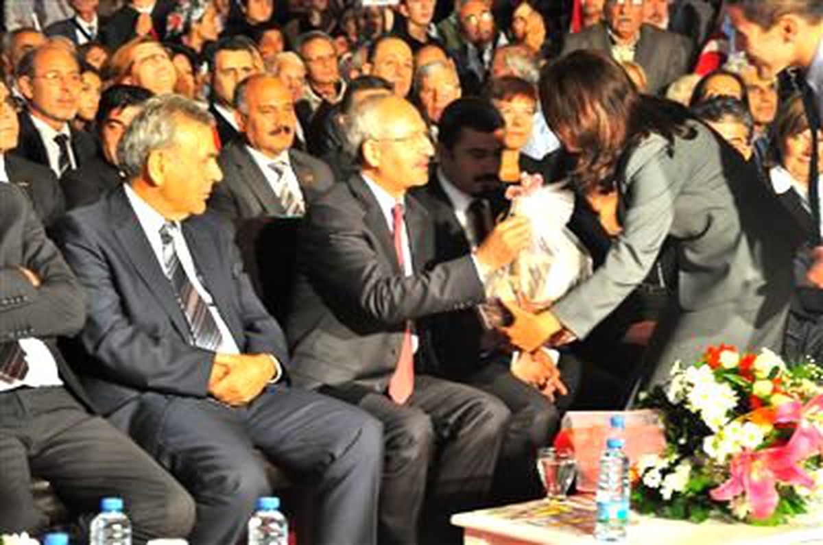 CHP Lideri Kılıçdaroğlu Gaziemir\'de
