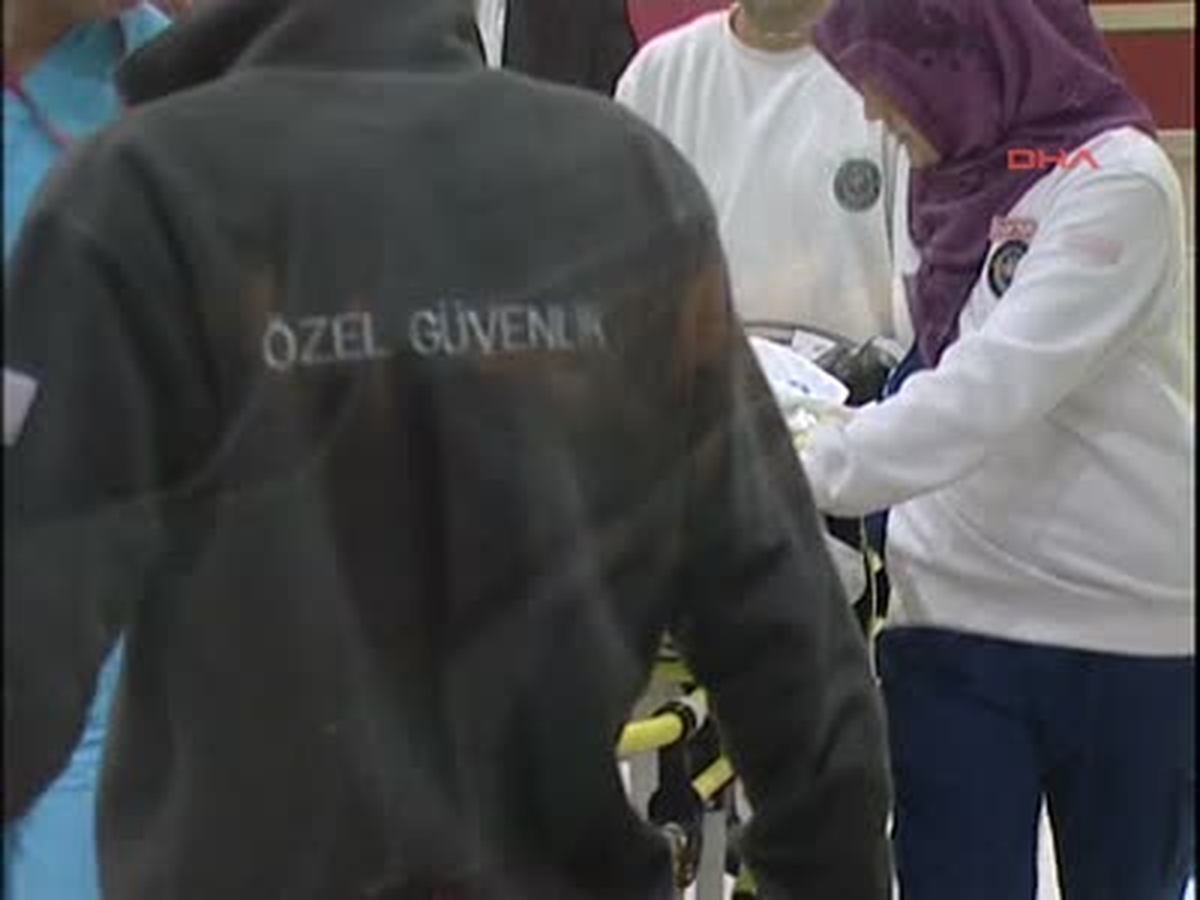 Cinnet Getiren Babanın Vurduğu 2 Çocuk Hastanede