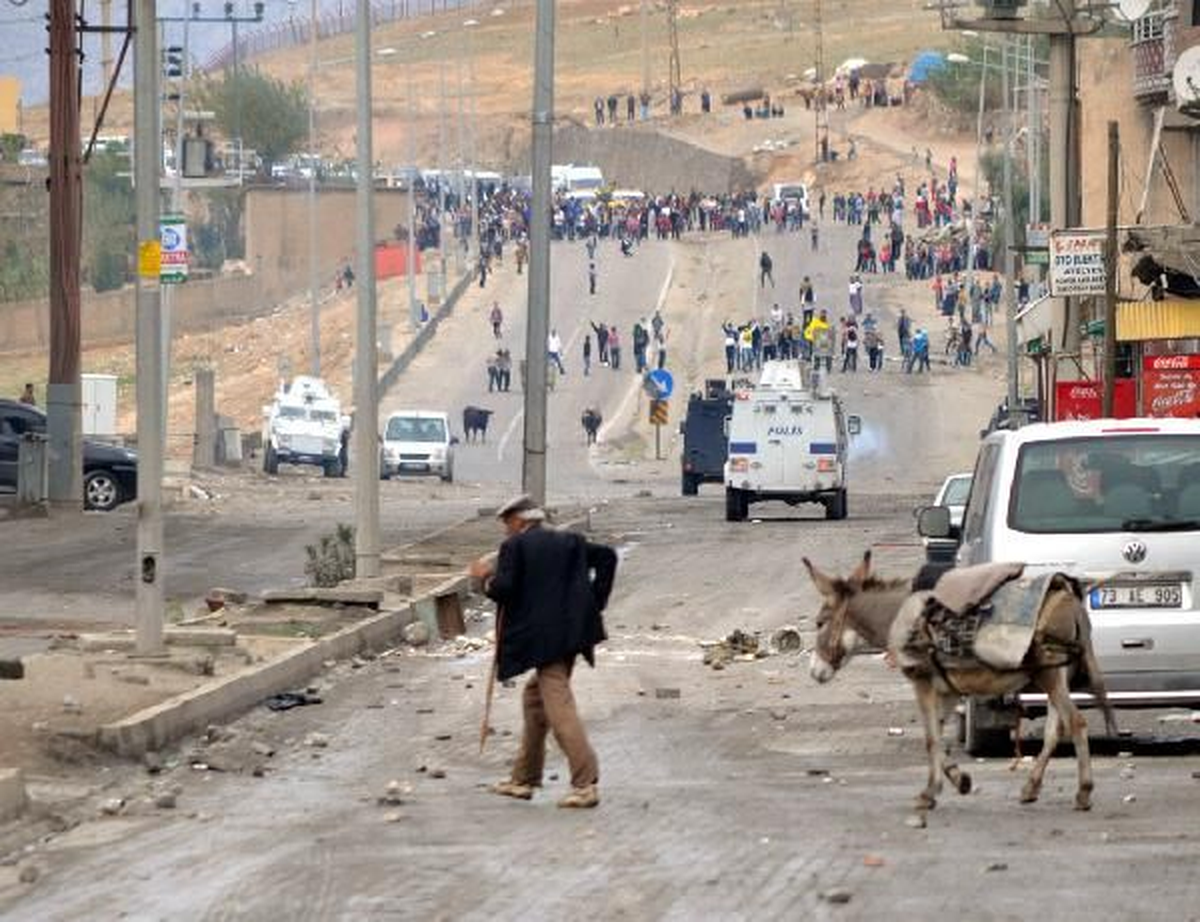 Cizre\'de PKK\'lının Cenazesinde Olaylar Çıktı