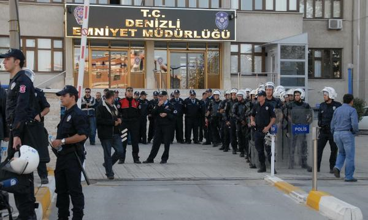 Denizli\'de Gözaltı Protestosu