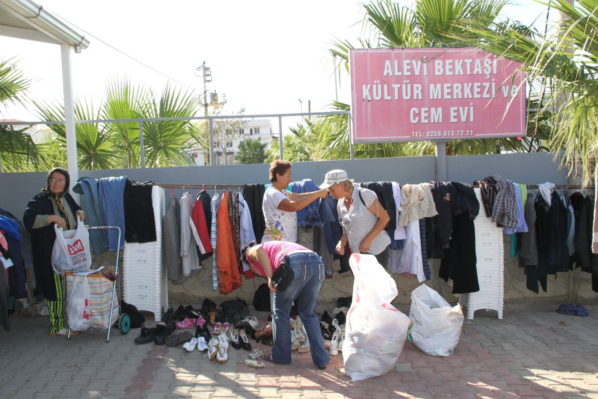Didim\'de Bağışlanan Giysiler Ücretsiz Dağıtıldı