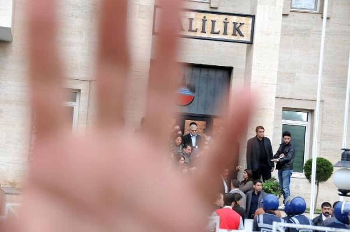 BDP Milletvekilleri, Valiliğe Zorla Girmek İstedi