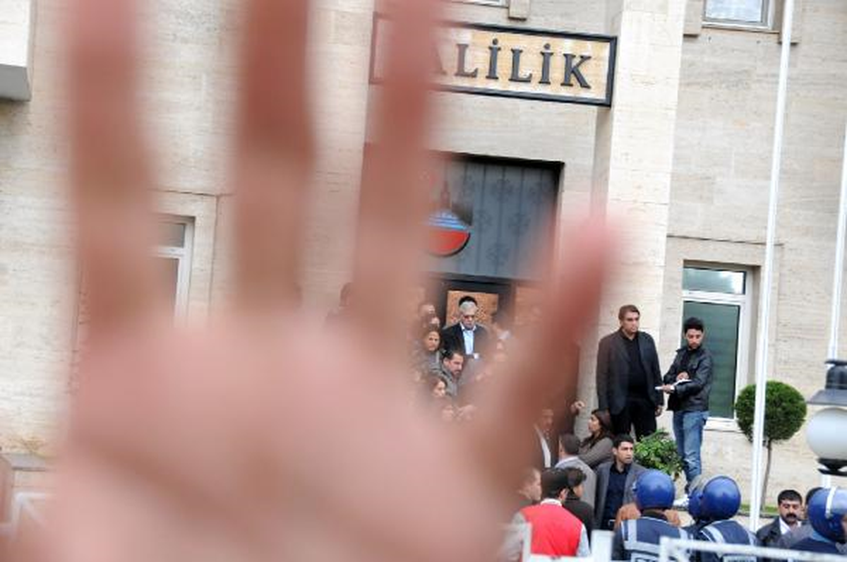 BDP Milletvekilleri, Zorla Valiliğe Girmek İstedi