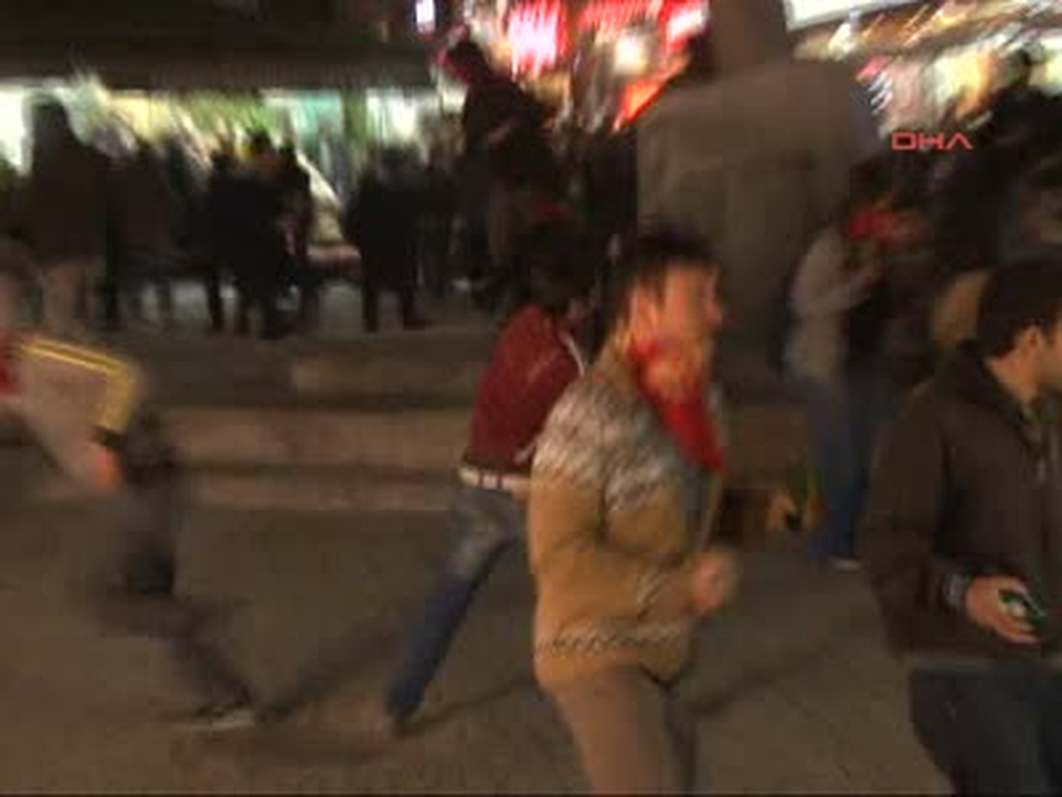 Ek2ara Sokaklardan Kızılay\'a Çıkmak İsteyen Gruba Polis İzin Vermedi