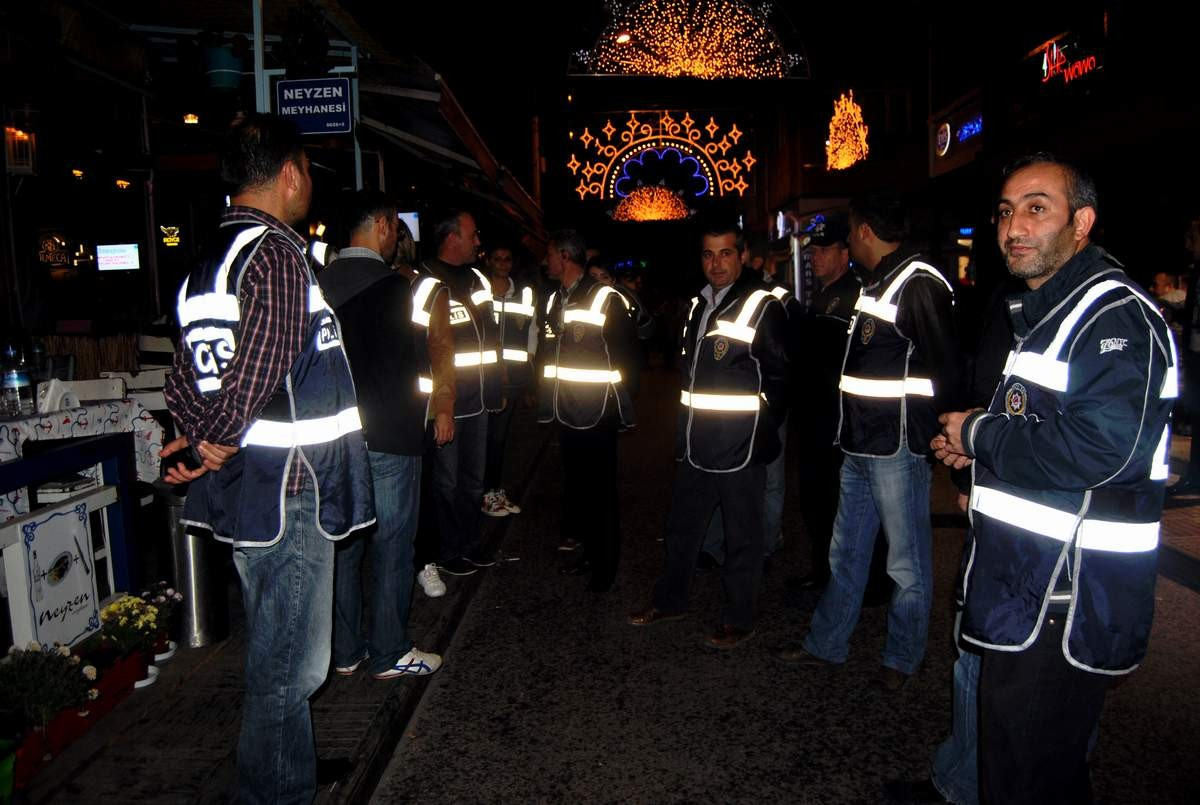 Eskişehir Polisinden Barlar Sokağına Geniş Çaplı Operasyon