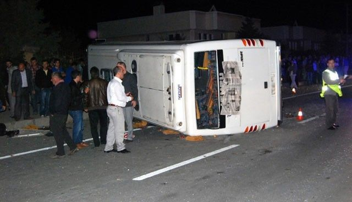 Futbol Takımını Taşıyan Minibüs Takla Attı: 1 Ölü, 11 Yaralı (3)