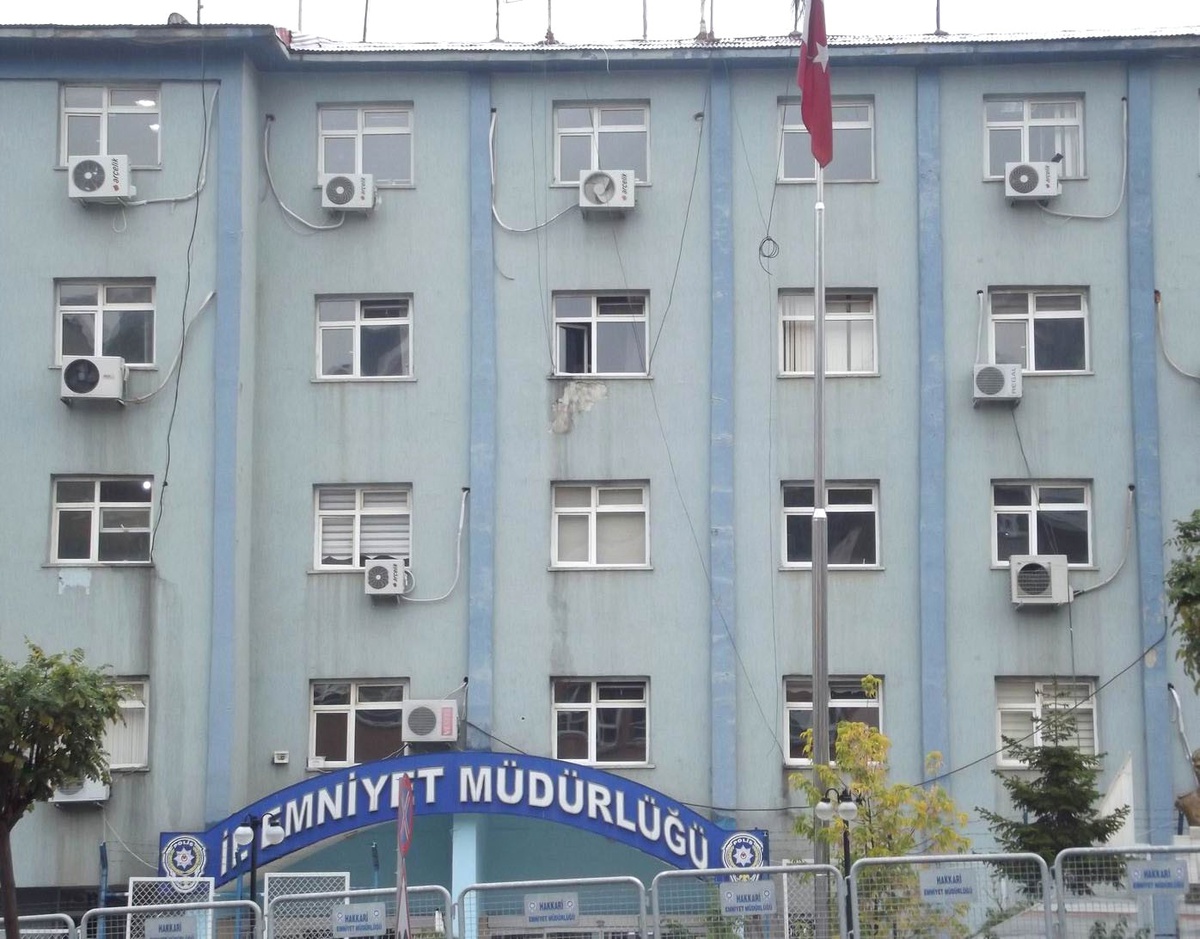 Hakkari Valiliğinden Türk Bayrağı Açıklaması