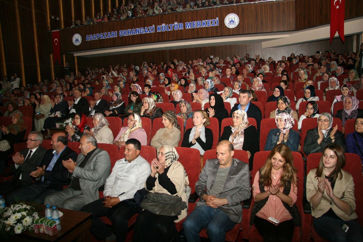 İkbal Gürpınar Salonu Doldurdu
