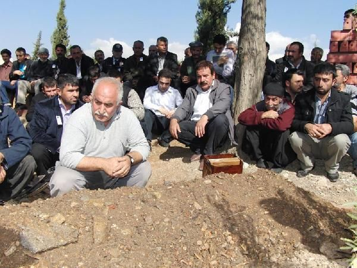 Kahramanmaraş Şırnak\'ta İntihar Ettiği Söylenen Polis Kahramanmaraş\'ta Toprağa Verildi Şırnak\'ta...