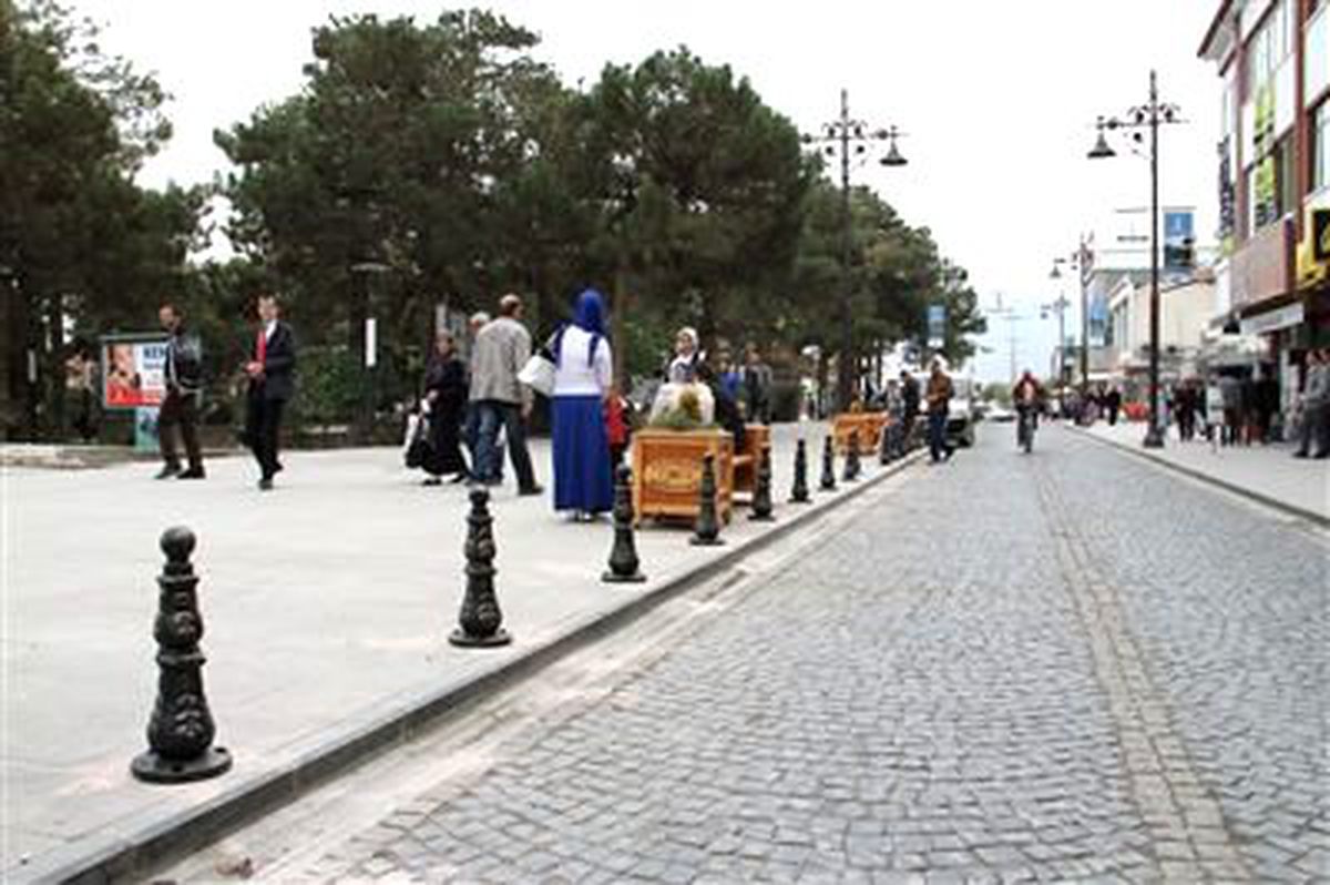 Kaldırım Üzerine Park Sorunu Çözüldü