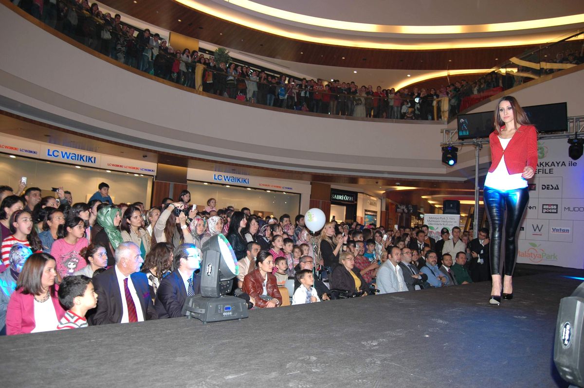 Malatya\'da Miting Gibi Defile
