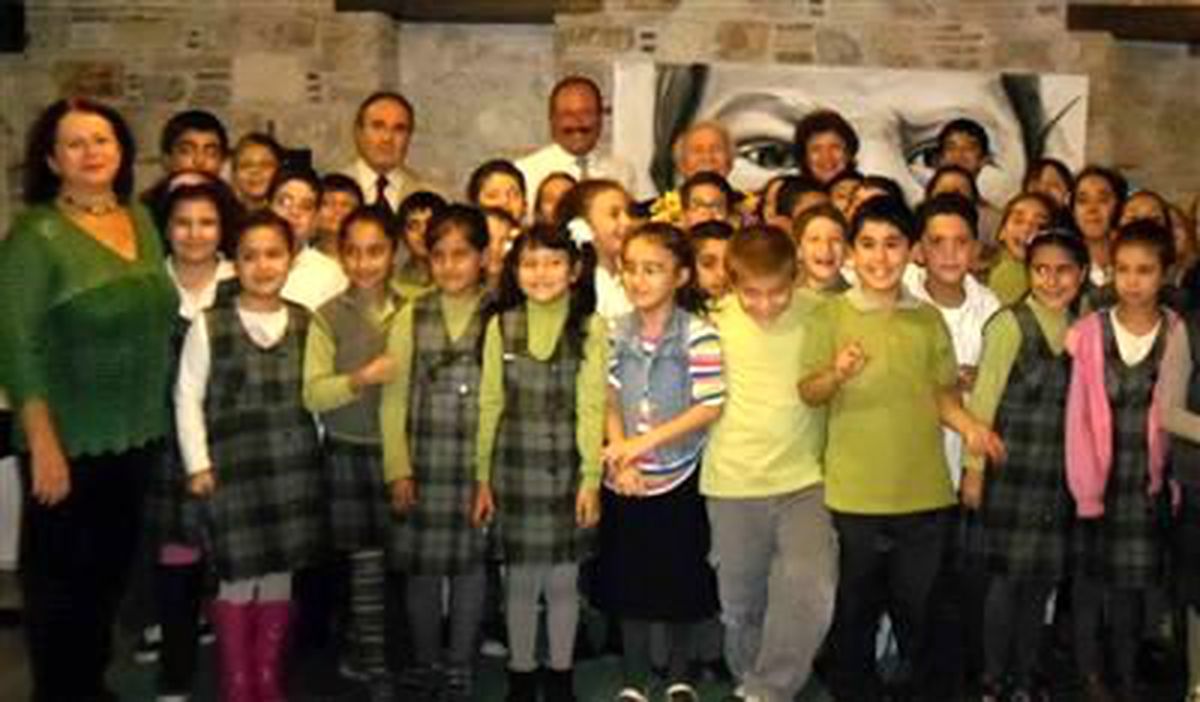 Muzaffer İzgü Kuşadalı Çocuklarla Buluştu