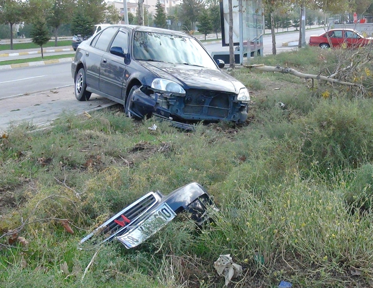 Otomobilin Çarptığı Kuzenler Yaralandı