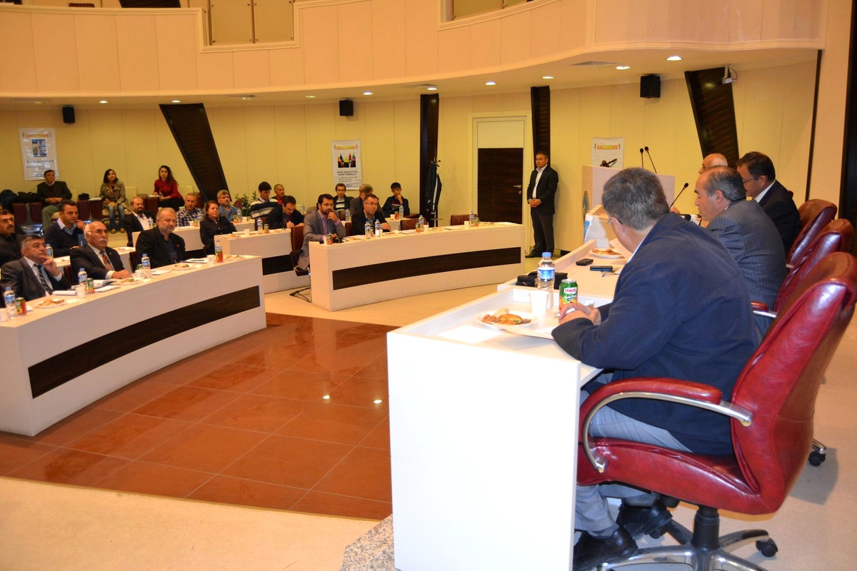 Özhaseki Kmm\'de Yerel Yönetimler Yasası\'nı Anlattı