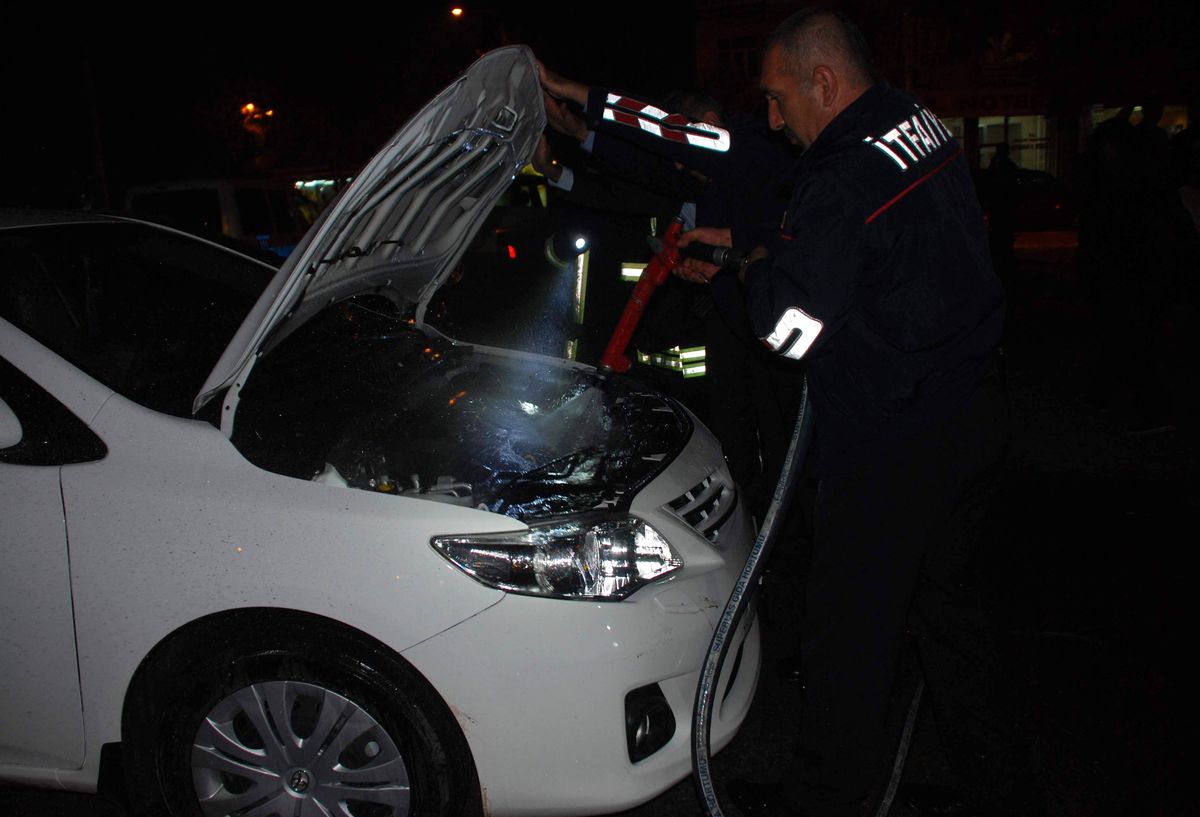 Park Halindeki Otomobil Alev Aldı