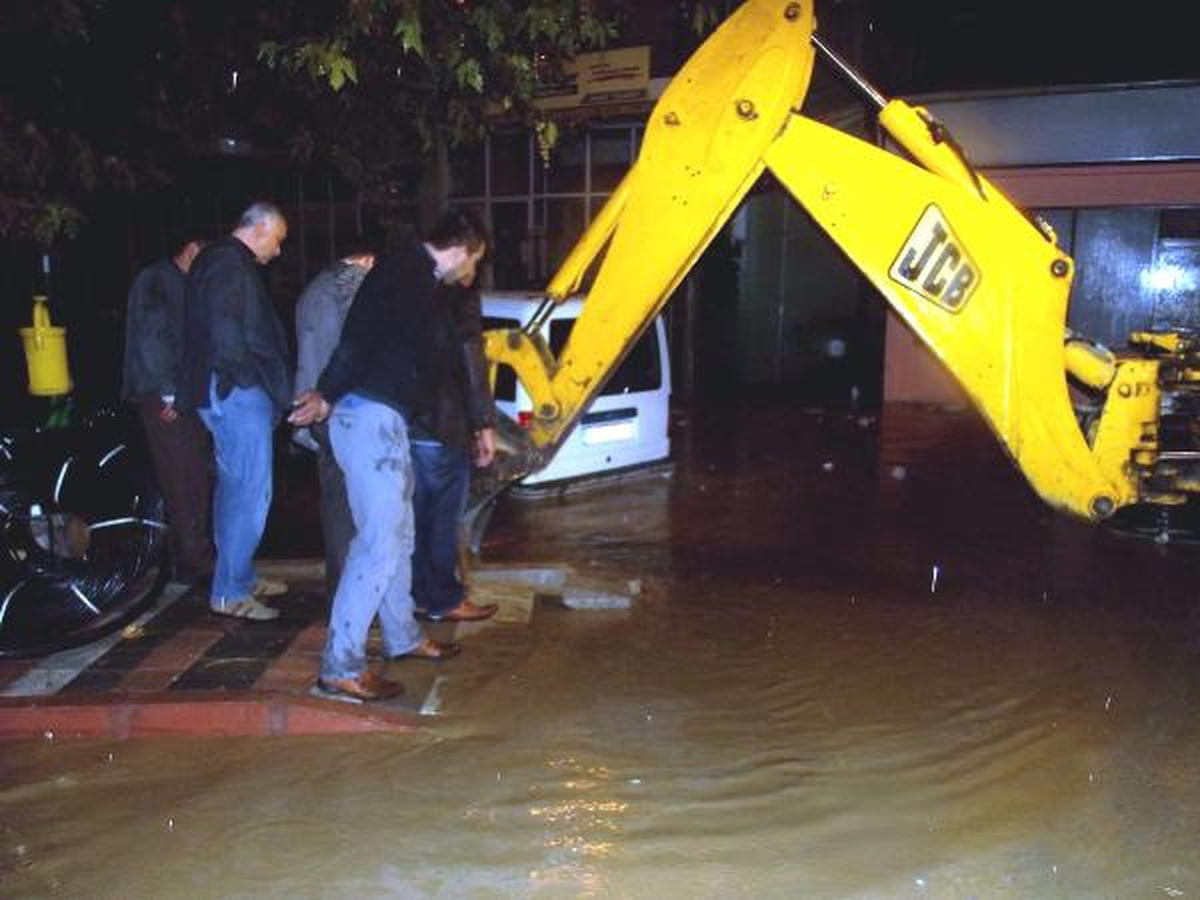 Sağanak Yağmur Bursa\'da Etkili Oldu