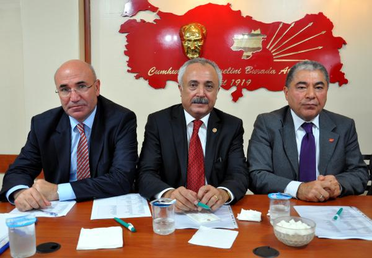 Sivas\'ta CHP\'li Vekillerden Hükümete Eleştiri