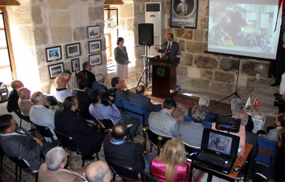 Vali Coş\'tan \'Terör\' Konferansı