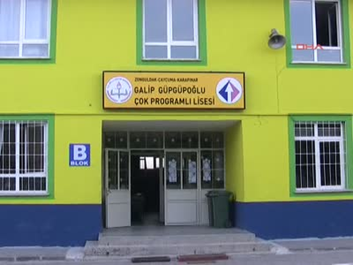 Zonguldak Hayırsever İşadamı, Yaptırdığı Okulları Fenerbahçe\'nin Renklerine Boyattı Hayırsever...