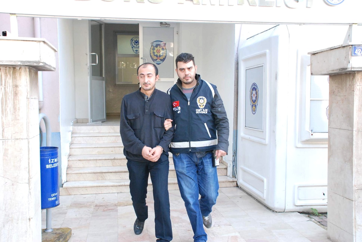 Aidat Konusunda Tartıştığı Apartman Yöneticisini Bıçakladı