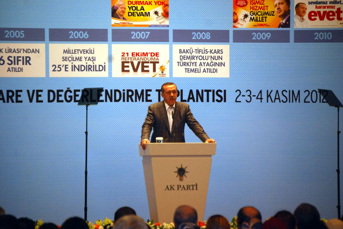 AK Parti\'li Vekillere Yurt Dışı Yasak